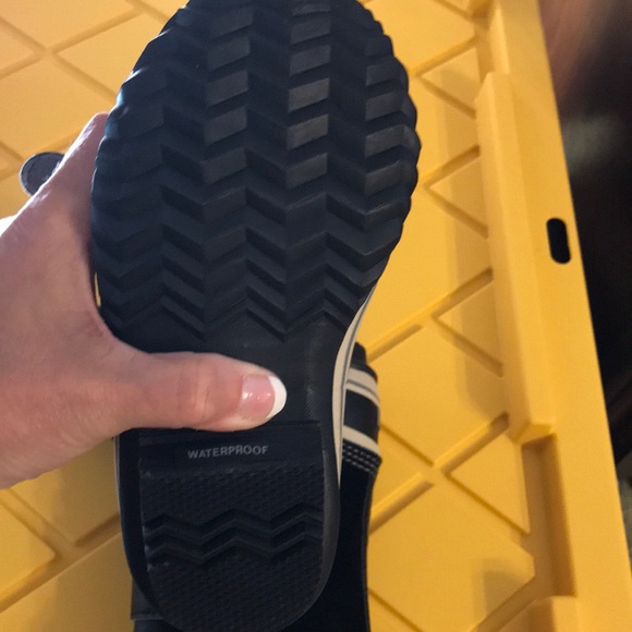 Sorel Waterproof Snow Boots Kids NWOT Velcro Black - Picture 7 of 7